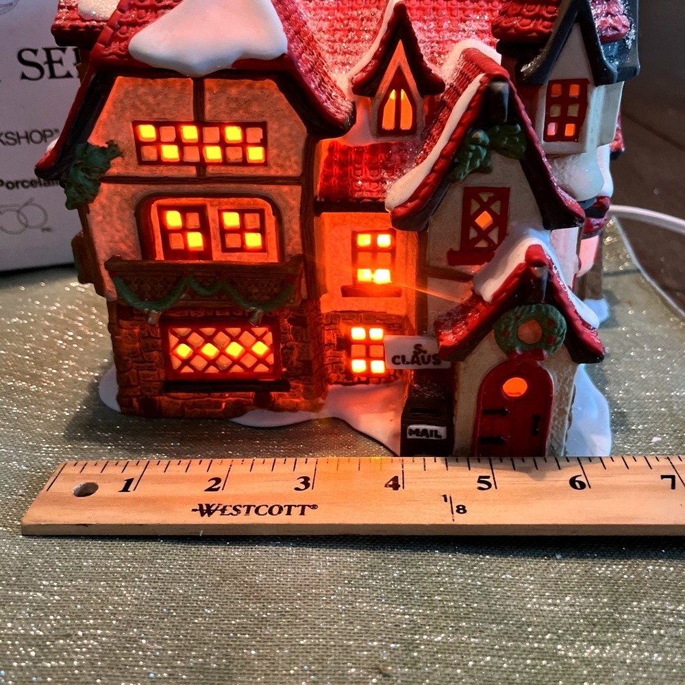 Dept 56 NORTH POLE SERIES - Santa's workshop - #56006 w/BOX - Picture 4 of 10